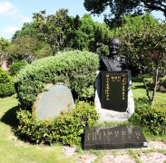 黎焕颐纪念碑：诗魂永驻，岁月铭记